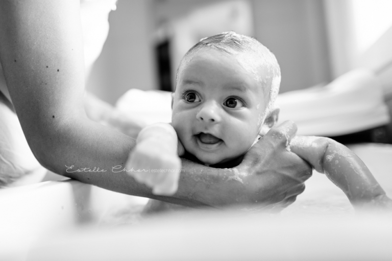 Photographe bébé Paris, Yvelines, Séance photo à l'heure du bain