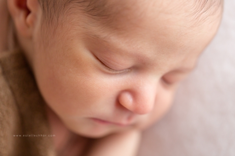 séance photo bébé newborn posing