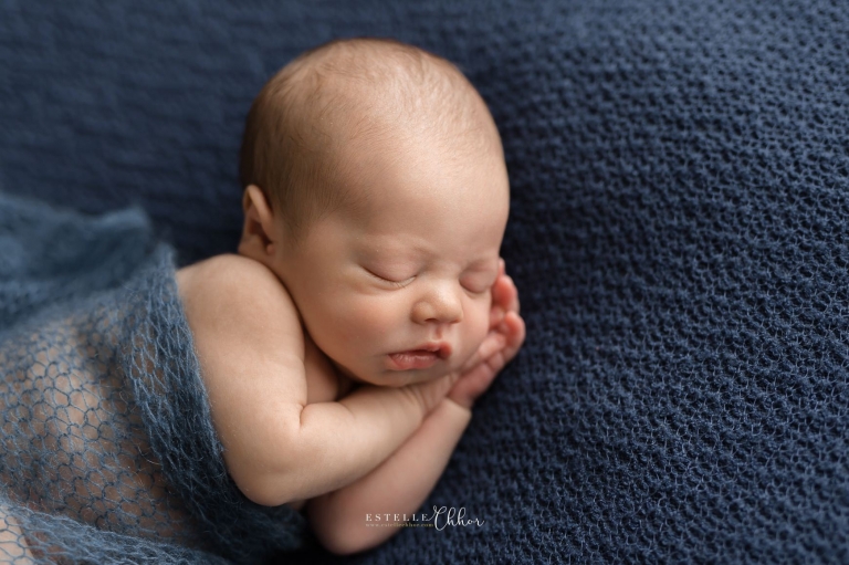 newborn posing paris