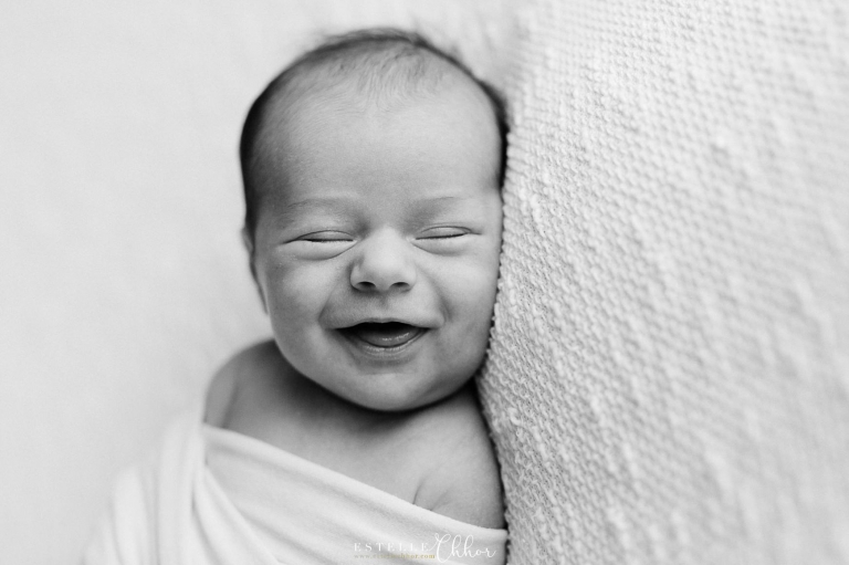 photo d'un nourrisson qui sourit