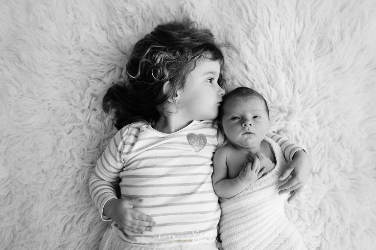 séance photo bébé avec soeur