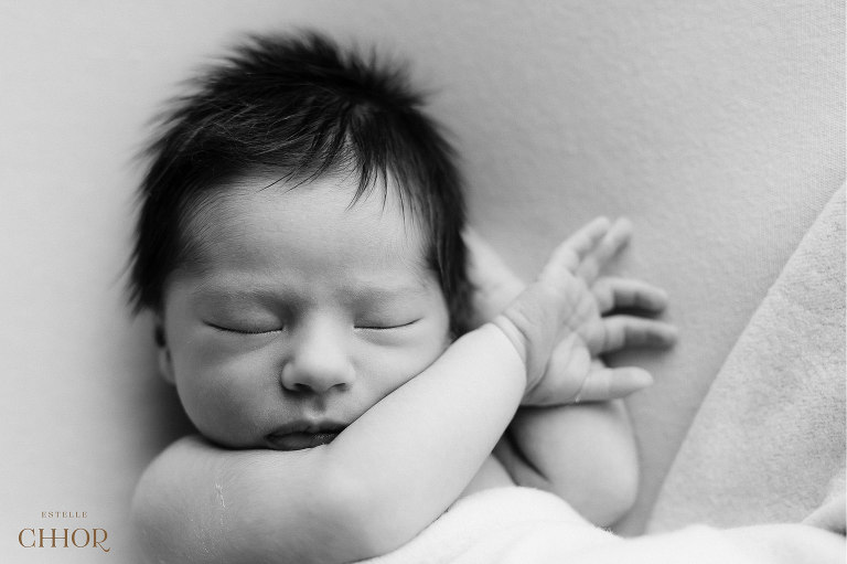photographe portrait bébé noir et blanc