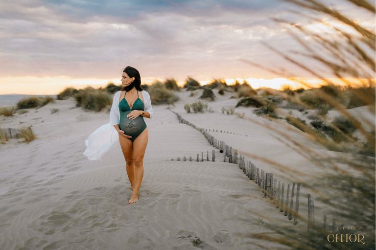 portrait femme enceinte plage coucher du soleil